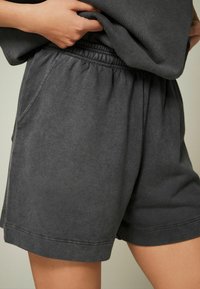 Next BERMUDA - REGULAR FIT - Verryttelyhousut - charcoal grey