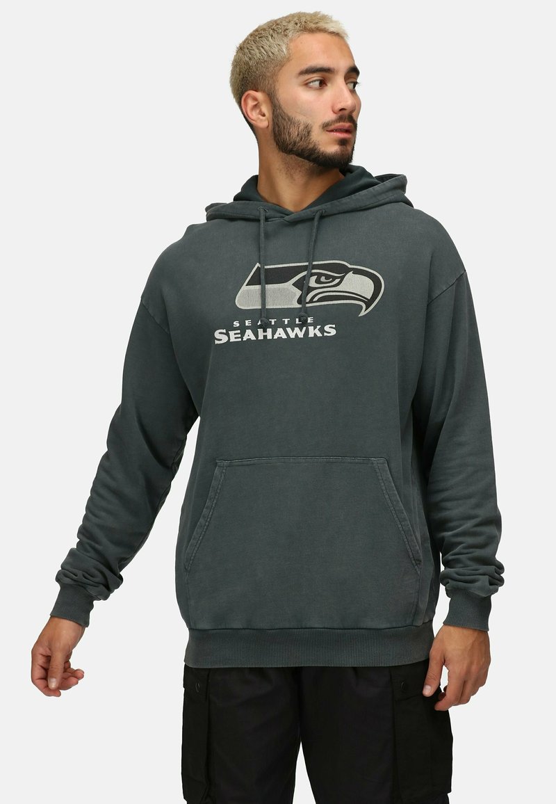 Mörkgrön Seattle Seahawks huvtröja med en framficka i kängurustil och logotypgrafik, med avslappnad passform och ribbade ärmslut.