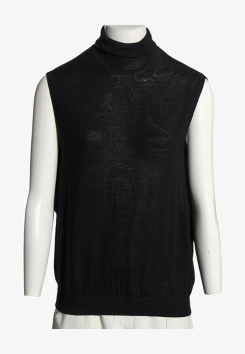Pull noir sans manches à col roulé sur un mannequin aux bras blancs et un pantalon clair.