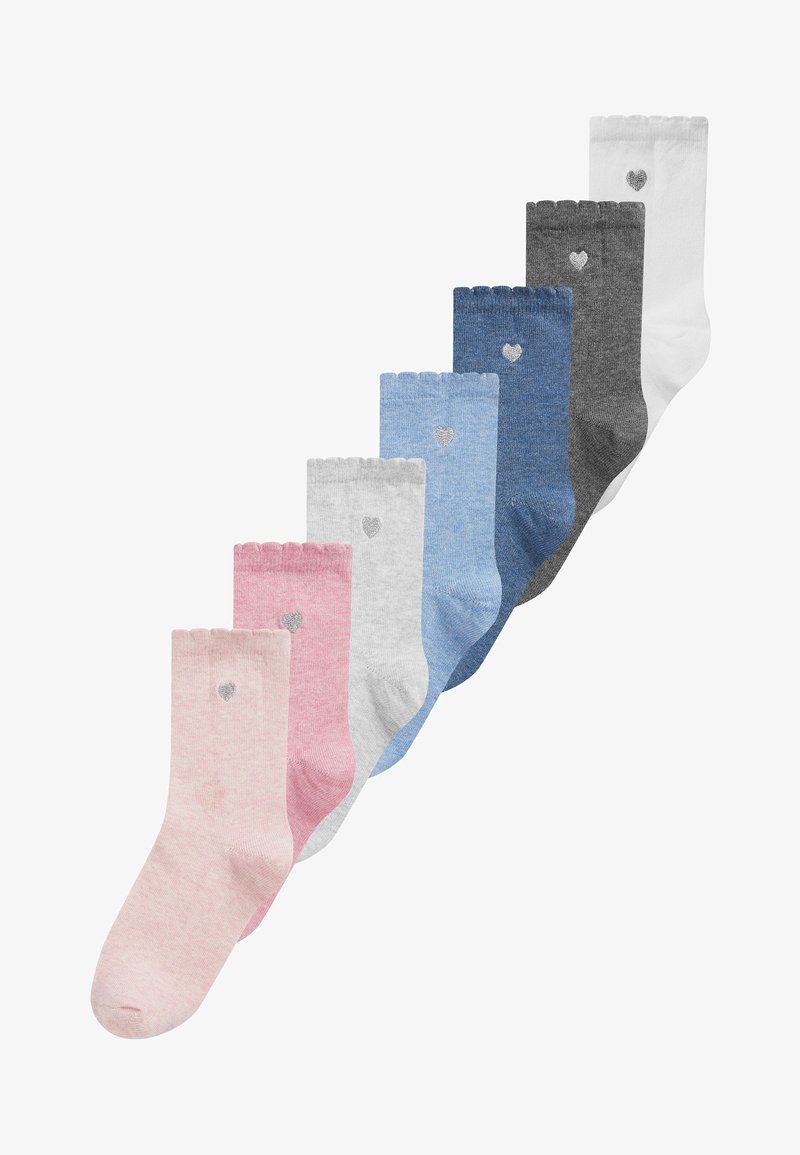 Set aus acht Sneakersocken in verschiedenen Farben: pink, grau, hellgrau, blau, navy, dunkelgrau und weiß. Jede Socke hat ein kleines Herzdesign.