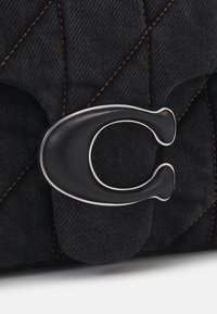 COACH TABBY SHOULDER BAG 26 WITH QUILTING - Rankinė per petį - black