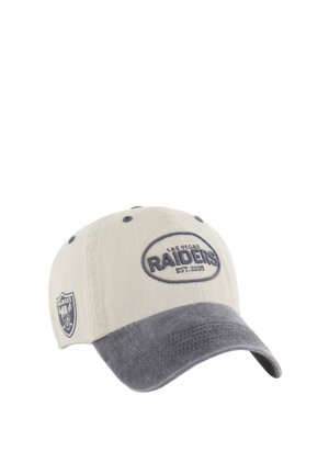 Baseballkappe mit beiger Krone und grauem Schirm, mit der Stickerei "Las Vegas Raiders EST. 2020" und einem Raiders-Logo auf der Seite.