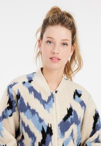 Protest PRTAGATHA - Blouson Bomber - galaxy