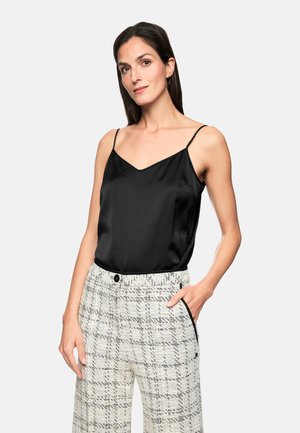 Top - black