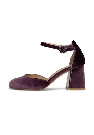 Zapato de tacón bajo de bloque en terciopelo morado con punta cerrada y correa en el tobillo con hebilla decorativa floral.