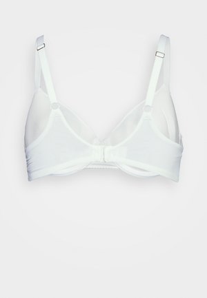 Biały biustonosz z regulowanymi ramiączkami i zapięciem na haftki z tyłu, przedstawiony na płasko na jednolitym białym tle.