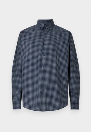 Tmavomodrá košeľa s dlhým rukávom na gombíky, s bielym mriežkovým vzorom a špicatým golierom, zobrazená na jednoduchom bielom pozadí.