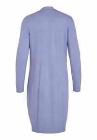 Cardigan lavande à manches longues, longueur aux genoux, avec poignets et ourlet côtelés, vu de dos sur un fond blanc.