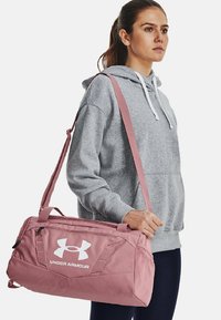 Under Armour UNDENIABLE 5.0 XS - Bolsa de deporte - pink elixir