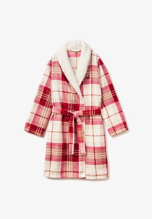 Accappatoio a quadri con motivo a scacchi rossi, beige e bianchi, colletto bianco e soffice, maniche lunghe e cintura abbinata annodata in vita.