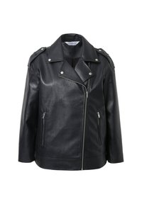 Chaqueta de moto de cuero negro con cuello en punta, detalles de metal plateado, cremalleras frontales y hombreras.