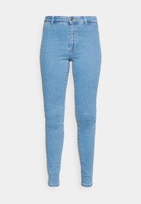 Jeans skinny fit em denim azul claro, apresentando um design clássico de cinco bolsos, fecho de botão e um desbotado subtil no tecido.