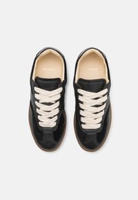 Nubikk RAY OWEN - Joggesko - black/mocca