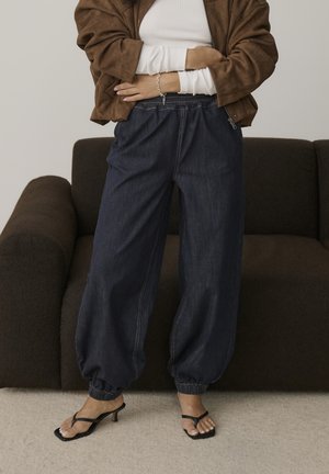 Kaffe, KAMOLLY - Tapered-Farkut - raw blue denim