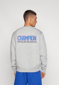 Champion RETRO SPORT CREWNECK BACKPRINT - Sudadera - grey
