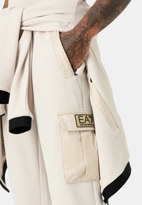 EA7 Emporio Armani GOLD LABEL  - Outdoorové nohavice - beige