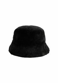 Pălărie de tip bucket din blană sintetică neagră, cu o textură moale, vârful rotunjit și boruri largi, înclinate în jos. Fără hardware vizibil sau modele.