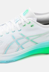 ASICS GEL-KAYANO 31 - Utcai futócipők - white/bright cyan