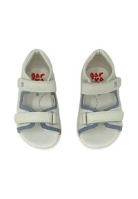 Sandali per bambini realizzati in materiale sintetico bianco con accenti blu, design con punta aperta, due chiusure con cinturino regolabili e suola perforata.
