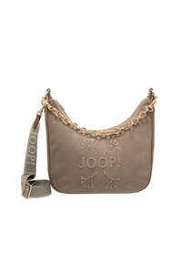 Borsa a spalla in suede grigia con dettagli in catena dorata. Design floreale goffrato e logo sulla parte anteriore. Include una tracolla rimovibile.