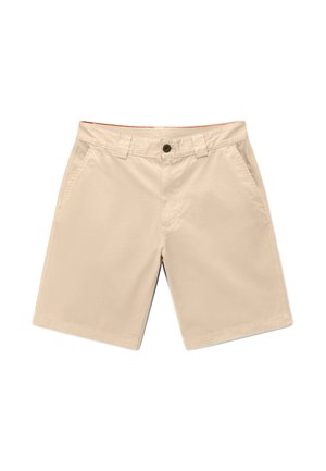 Beige herre-casualshorts med knaplukning, bæltestropper og sidelommer, lagt fladt på en hvid baggrund.