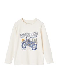 Langärmliges cremefarbenes Baumwoll-T-Shirt mit einem blauen Motorrad-Graphic, versehen mit dem Text "MOUNTAINS ADVENTURE" und einem Berglandschaftsdesign.