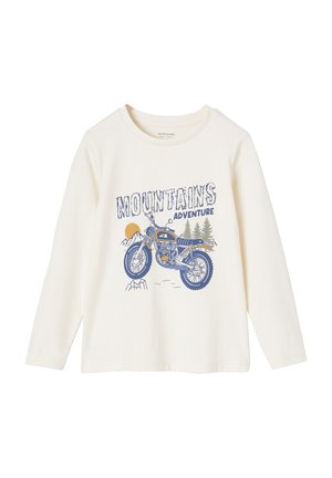 Langärmliges cremefarbenes Baumwoll-T-Shirt mit einem blauen Motorrad-Graphic, versehen mit dem Text "MOUNTAINS ADVENTURE" und einem Berglandschaftsdesign.