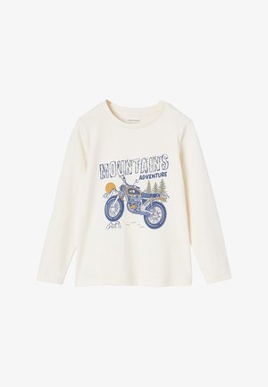 Langärmliges cremefarbenes Baumwoll-T-Shirt mit einem blauen Motorrad-Graphic, versehen mit dem Text "MOUNTAINS ADVENTURE" und einem Berglandschaftsdesign.