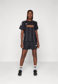 adidas Sportswear TIRO CUT STRIPES BOYFRIEND - Marškinėliai su spaudiniu - black