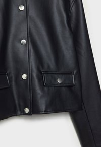 Stradivarius Jacka i konstläder - black