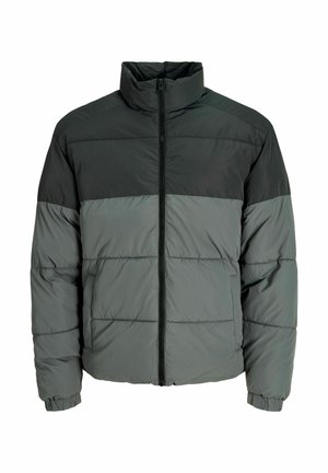 Chaqueta acolchada para hombre con cuello alto, cremallera completa en el frente, puños elásticos y diseño bicolor en gris oscuro y claro.