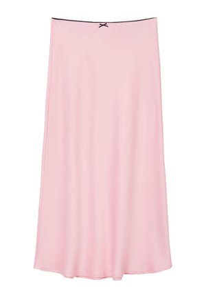 Jupe en satin rose avec une texture lisse, ornée d'une bordure noire à la taille et d'un détail décoratif en forme de nœud noir au centre.