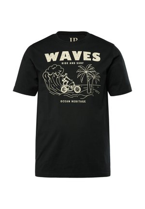 T-shirt nera in cotone con stampa grafica di onde e una figura su una bicicletta, palme e testo che recita "WAVES RIDE AND SURF."