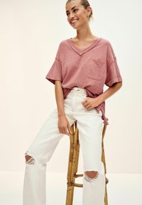 Next V-NECK TALL - Pamata T-krekls - rose pink