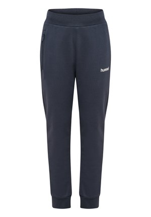 Mørkeblå sweatpants med elastisk talje, lynlås lomme i siden, ribkant ved anklerne og et lille "hummel" logo på højre lår.