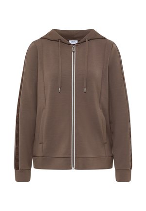 Hnědá mikina na zip s kapucí, bílým zipem, bočními kapsami a kontrastním pruhem s textem „FOCUS AHEAD“ na rukávech. Hladká textura.