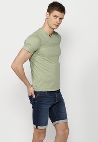 Koroshi SHORT SLEEVE - Apdrukāts T-krekls - kaki   khaki