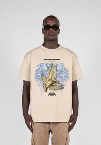 MJ Gonzales VINTAGE DREAMS HEAVY OVERSIZED - Trükipildiga T-särk - wet sand