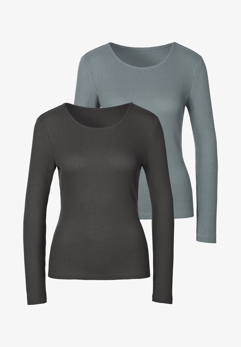Zwei Langarmshirts, eines in Dunkelgrau und das andere in Hellblau, mit einem gerippten Muster und einem Rundhalsausschnitt.