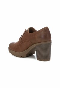 Refresh Zapatos altos - camel