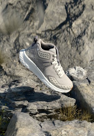 Chaussures de marche - taupe