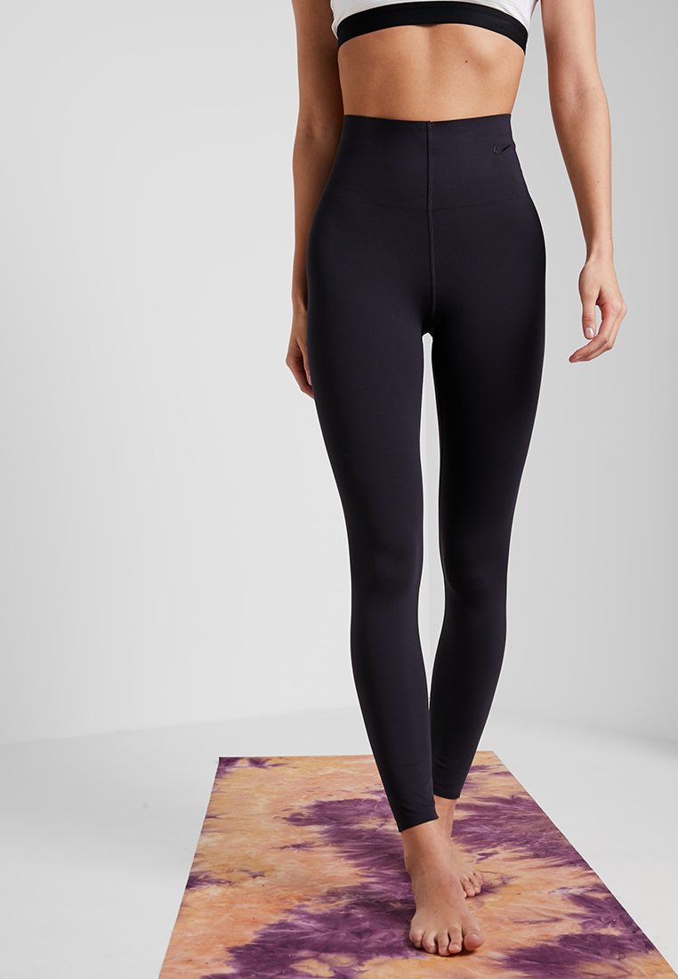 nike performance sculpt lux