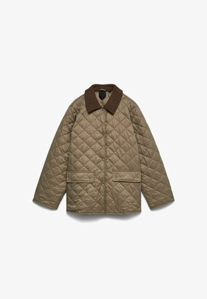 Veste matelassée vert olive avec un col en velours côtelé marron. Comprend deux poches avant et des fermetures à boutons-pression ; conçue pour la chaleur et le confort.