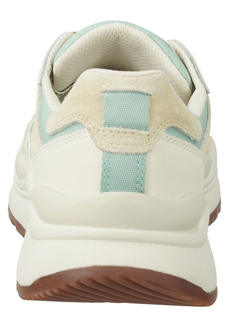 Weißer Sportschuh mit hellblauen Akzenten, Wildleder- und Mesh-Oberfläche, gepolstertem Schaftrand und Gummisohle mit Rillen für besseren Halt.