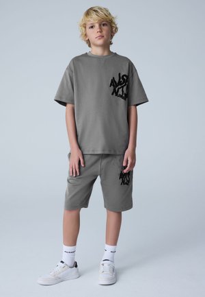 smALLSAINTS T-SHIRT AND SHORTS SET - Tepláky - charcoal grey flocked