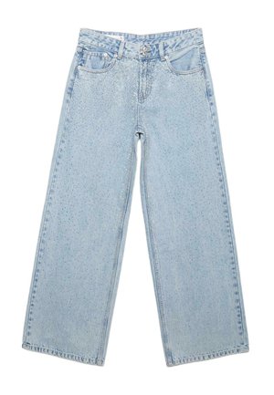 Jean large bleu clair avec poches avant, passants de ceinture, fermeture par boutons et détails subtils de paillettes sur les panneaux avant.