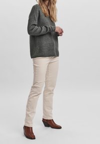 Vero Moda Strickpullover - green