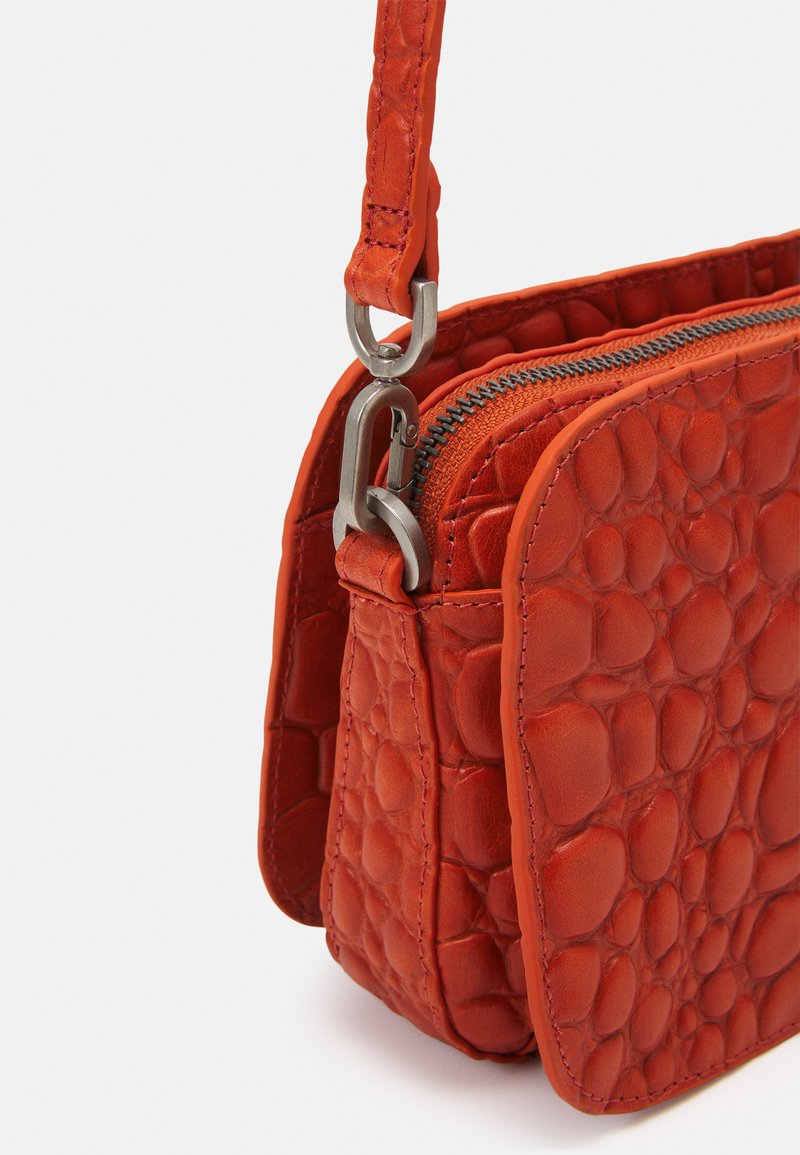 Damen Handtaschen | Liebeskind Berlin LUKA Umhängetasche sunset/orange - BY38786 Damen Handtaschen | Liebeskind Berlin LUKA Umhängetasche sunset/orange - BY38786