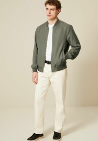 Next REGULAR FIT - Chaquetas bomber - sage green