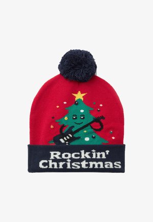 Czerwona dzianinowa czapka typu beanie z zielonym nadrukiem choinki i gitarą, wykończona granatowym pomponem. Napis „Rockin' Christmas” w białym kolorze.